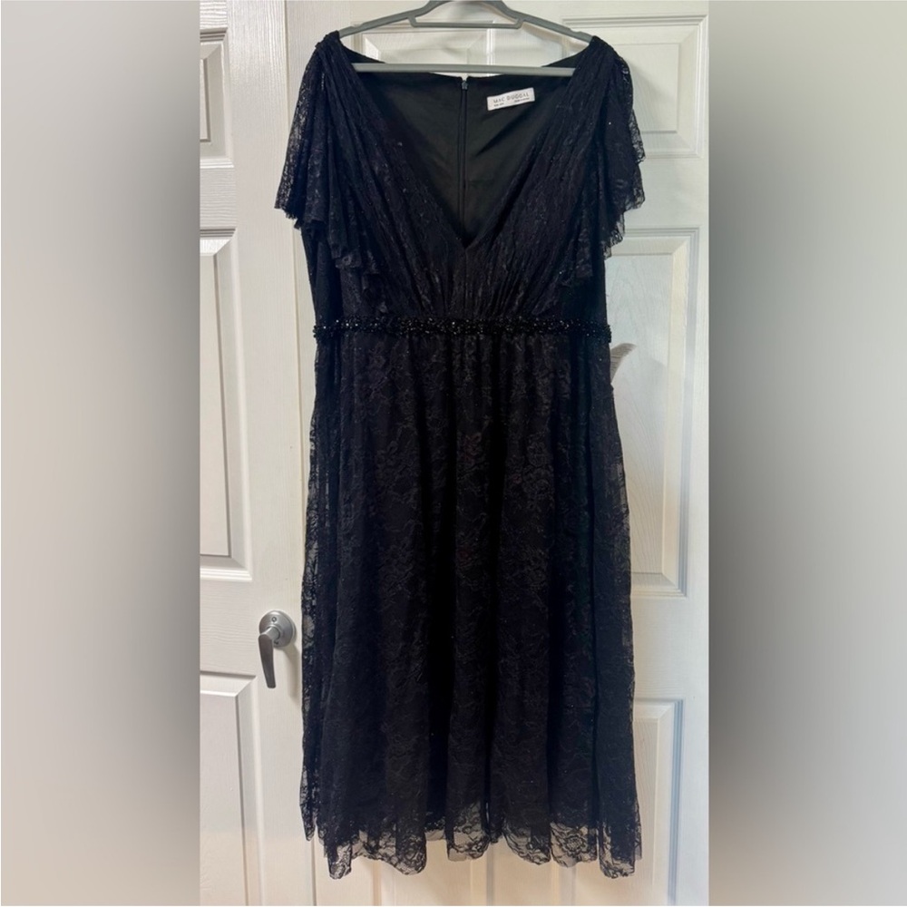 Mac Duggal Black Lace Beaded Midi Gown Flutter Sleeves 22W New With Tags.